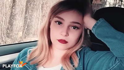 Seksi bebek sevinçle indirim kartında berbat